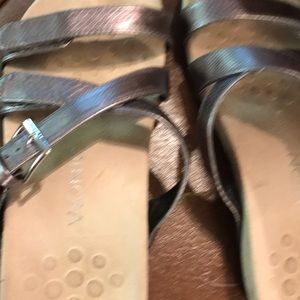 Vionic shoes size 8 wide